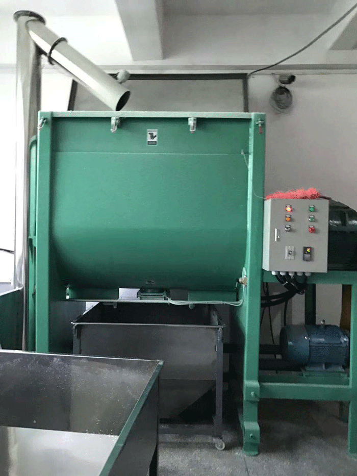 廈門塑料加熱臥式攪拌機(jī)為覃小姐創(chuàng)造了財(cái)富，增加了效率！